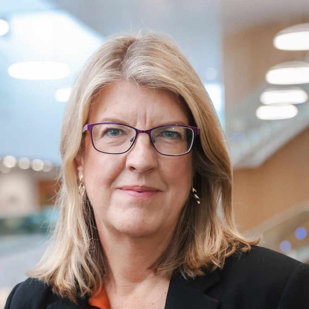 Headshot of Fiona Strens