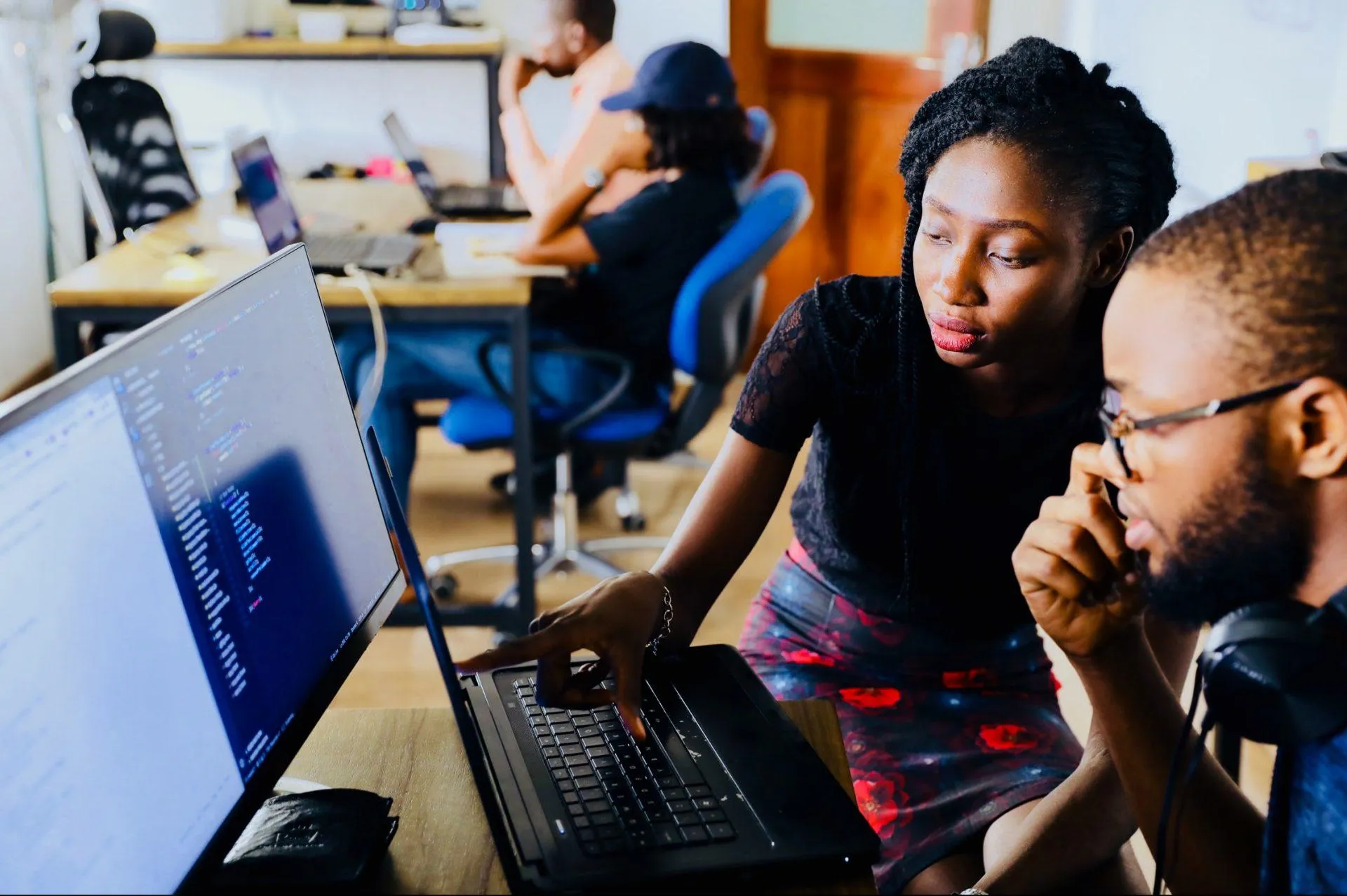 Graduates at computer